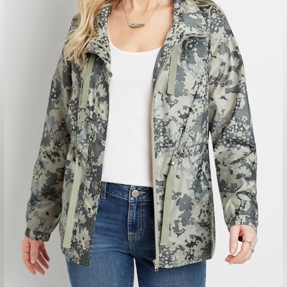 Light camo jacket with cinch waist